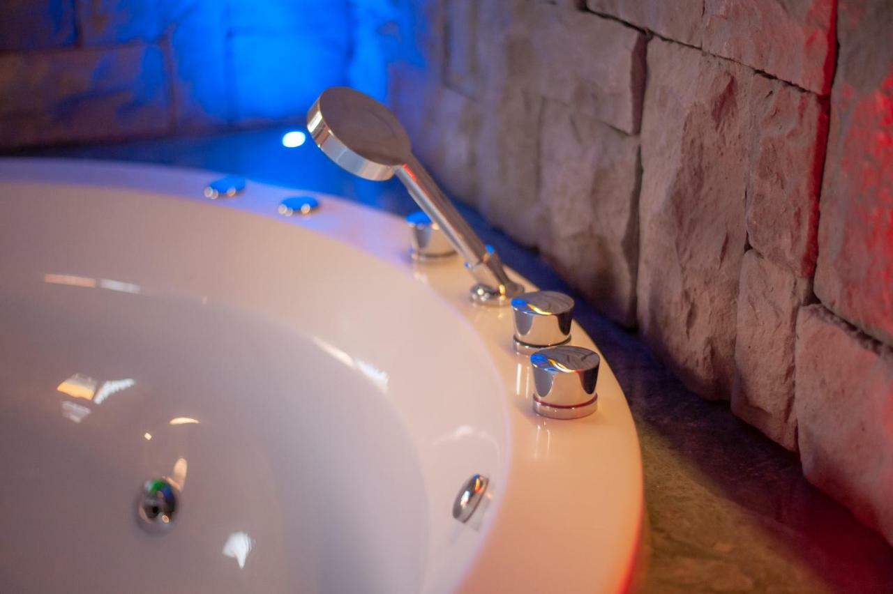 פאטאיה Castle Suites מראה חיצוני תמונה